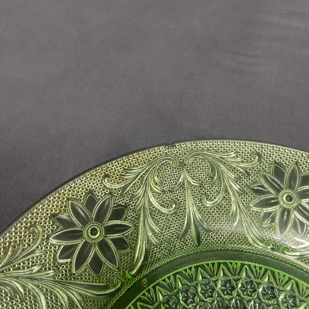 Vintage Uranium Tiara INDIANA GLASS Chantilly Green 10" Dinner Plate Replacement - Picture 13 of 17